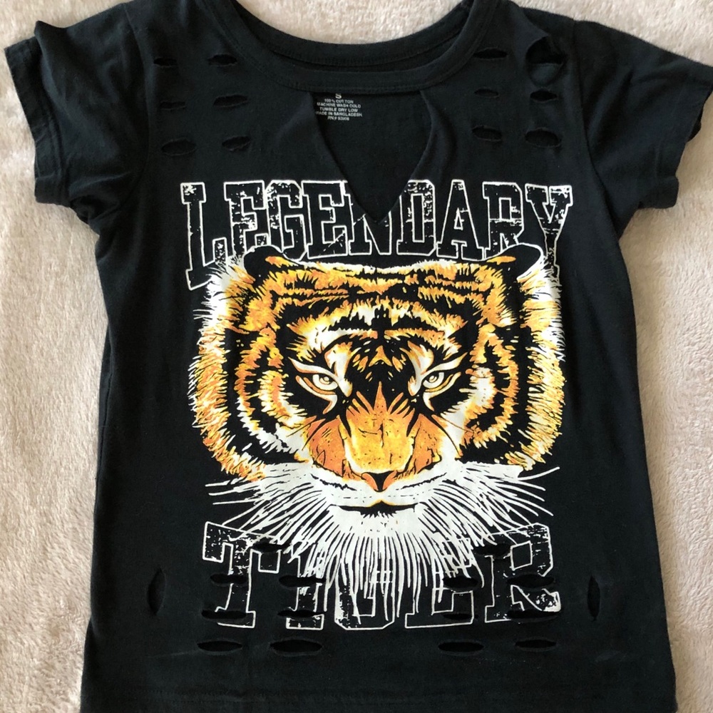 🚨Sale🚨 4 for $25 On Fire 🔥 Tiger T-Shirt 🖤